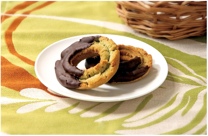 The KITAGAWA Matcha Old Fashion Choco 1P shown outside its packaging, clearly displaying the chocolate piece and its matcha-infused appearance.